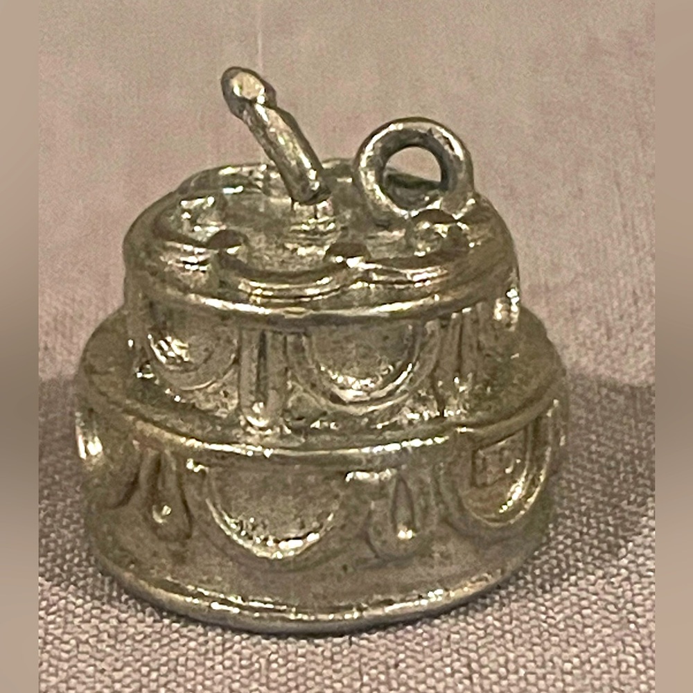 Silver charm